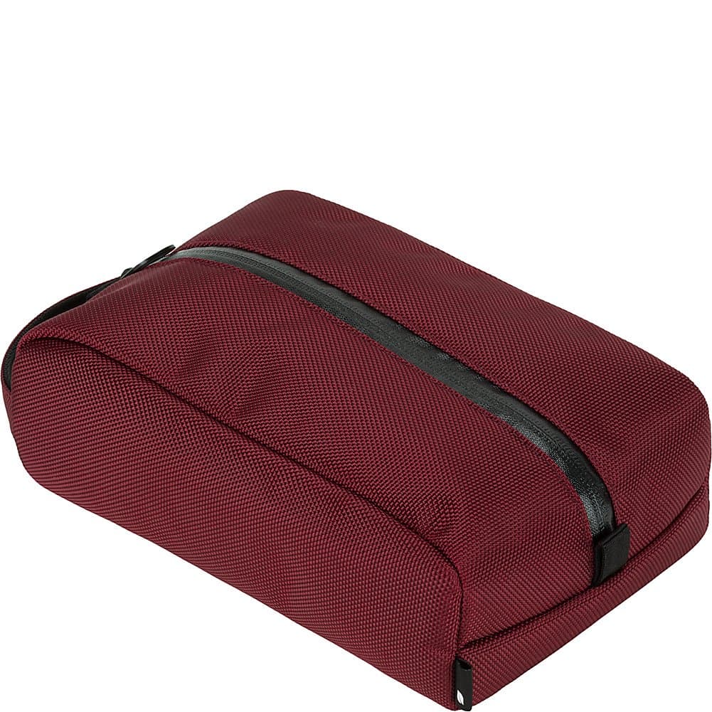 Чантичка с джоб за аксесоари - Incase Dopp Kit (червен)