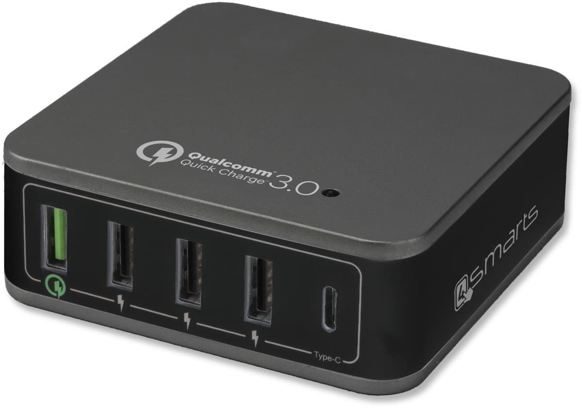 Зарядно устройство 4smarts Charging Station VoltPlug, от контакт към USB-C(ж) 4 x USB A(ж), Output QC3.0: DC 3,6-6, 5V/3A; 6,5-9V/2A; 9-12V/1,5A